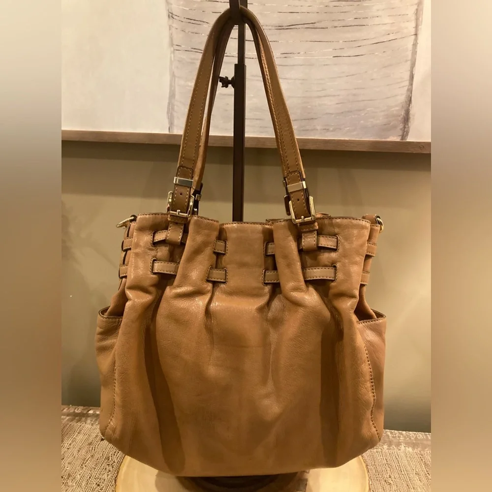 Michael Kors Way Bag Carmel Brown Cinch Buckle‎ Logo Charm Hobo Tote Satchel